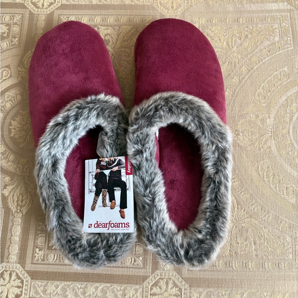 Dearfoams Women's Plush Burgundy Slippers with Fur trim